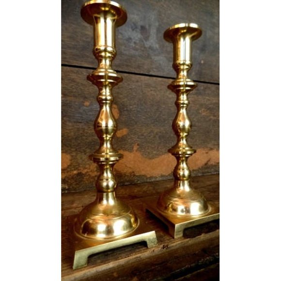 Vintage brass distressed / tarnished pillar spindle candlesticks - Picture 6 of 10